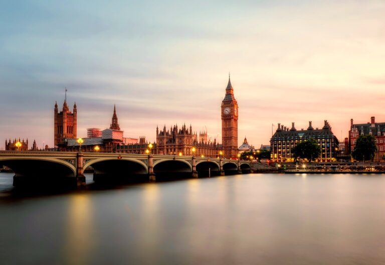 英国放宽针对欧洲游客的防疫规定