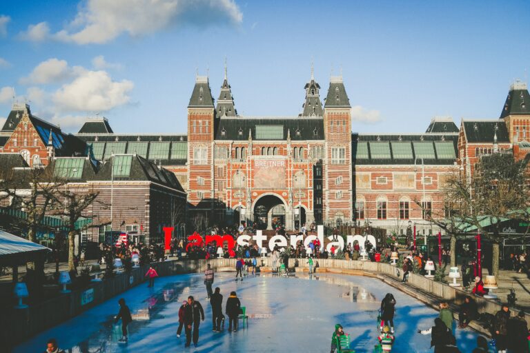 阿姆斯特丹外籍居民需参加融入课程？当地政府：企业需要为此负责