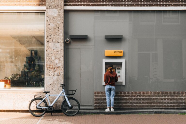 荷兰海牙市中心发现至少10台由犯罪分子运营的欺诈性ATM机