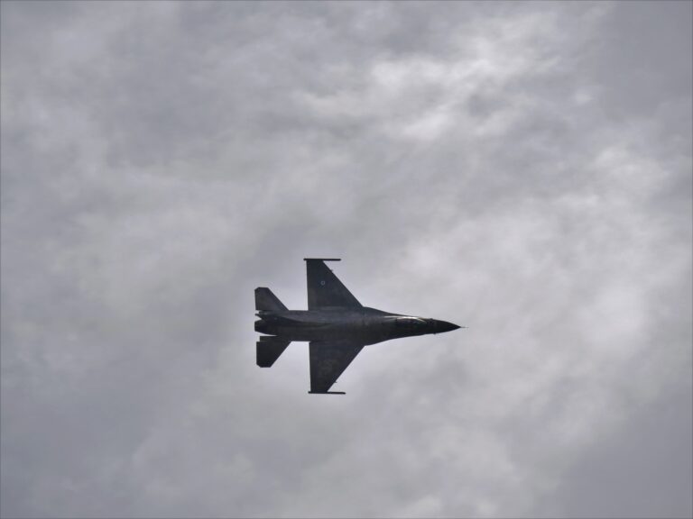 荷兰空军发布快速反应警报，F-16紧急升空拦截，保护领空不容有失
