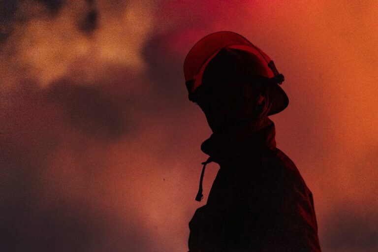阿姆斯特丹大火致1死，百户居民有家难回！夜逃足球俱乐部避难
