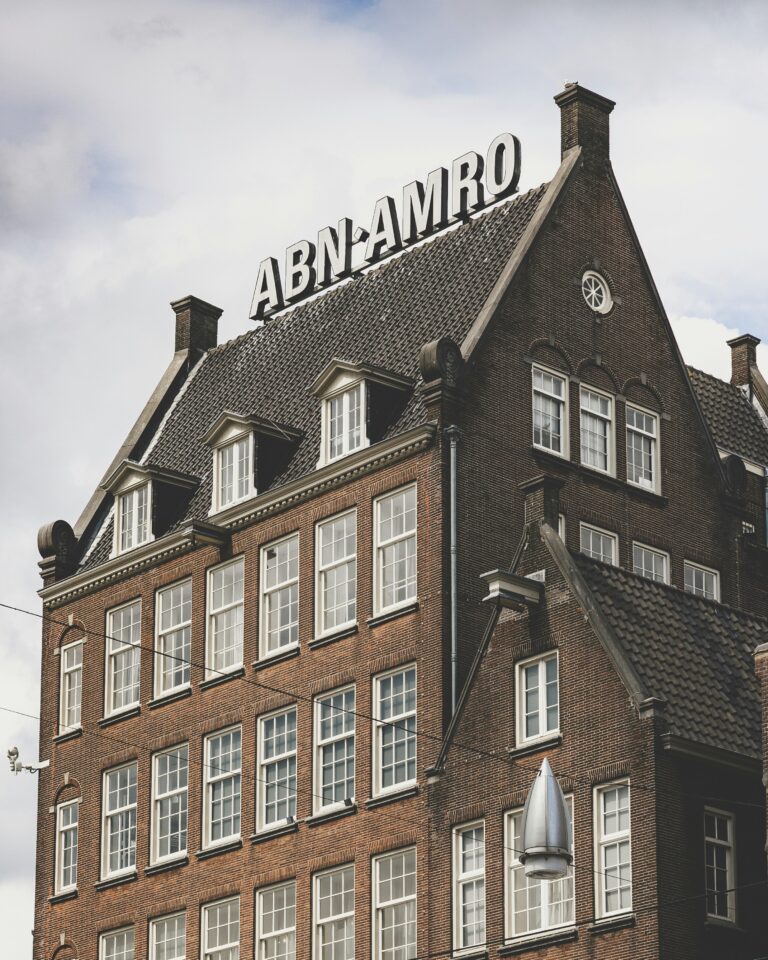 裁员计划曝光！ABN Amro将砍掉5200个职位，荷兰银行业掀起裁员潮