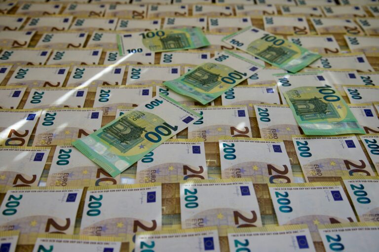 ASML前CEO报告建议荷兰成立国家投资银行，投资超1500亿欧元