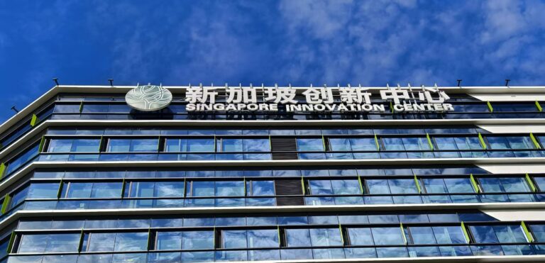 “一站式”服务链动双城 海外华媒聚焦新川国别服务中心“类海外”创新实践——2026海外华文媒体川渝行走进新川创新科技园
